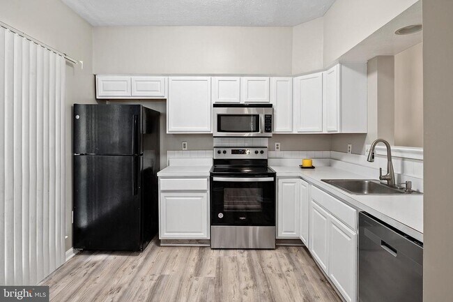 Foto del edificio - 3622 Elmcrest Ln
