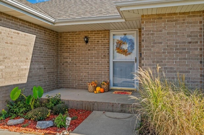 Building Photo - PRE-LEASING! 3 Bedroom in Battlefield
