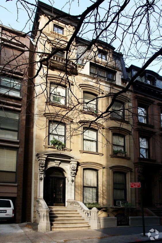 Primary Photo - 220 Columbia Pl