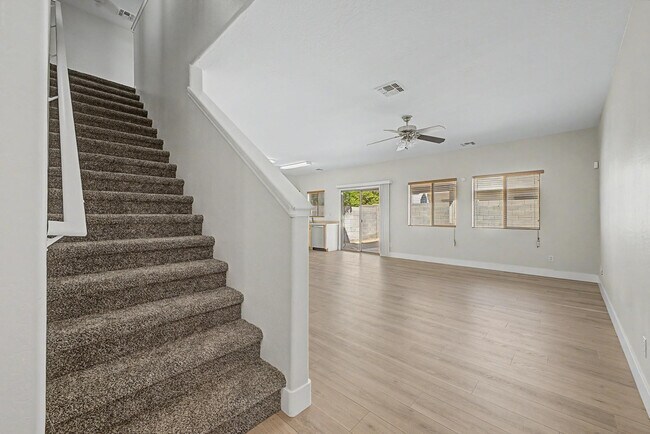 Foto del edificio - 7042 W Mercer Ln