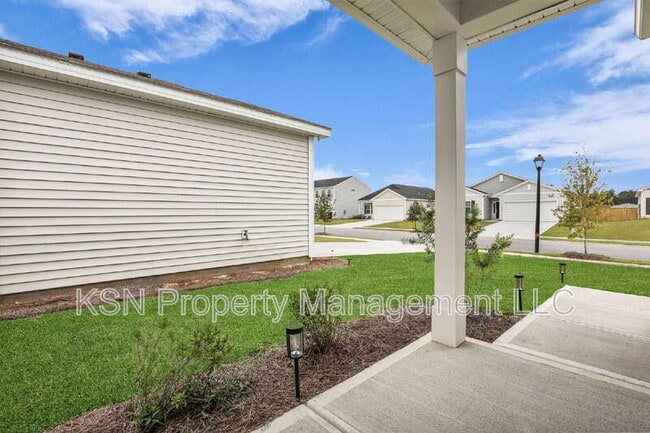 Building Photo - 107 Firefly Cir