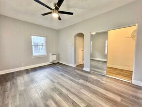 Building Photo - 849 S Kenmore Ave