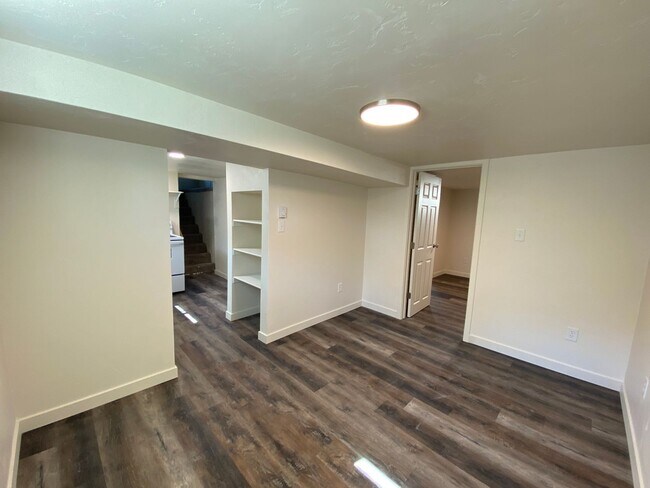 Building Photo - 315 W 19th St