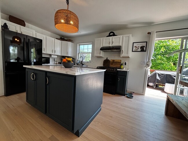 Kitchen - 249 East Ave