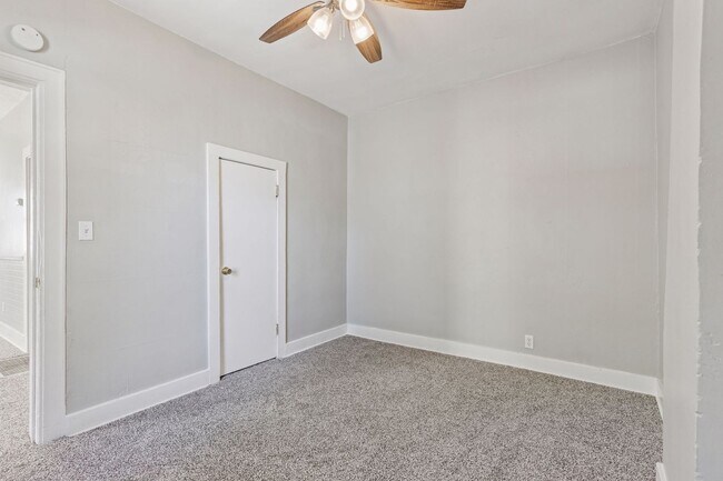 Foto del edificio - 3754 S Delaware St
