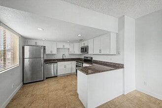Building Photo - 1297 W 5th St