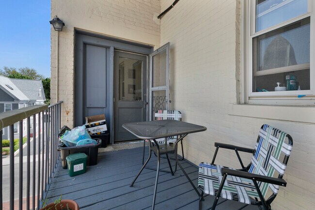 Building Photo - 10 Woodbridge St