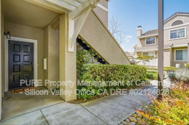 Foto del edificio - 838 Bucks Lake Ct