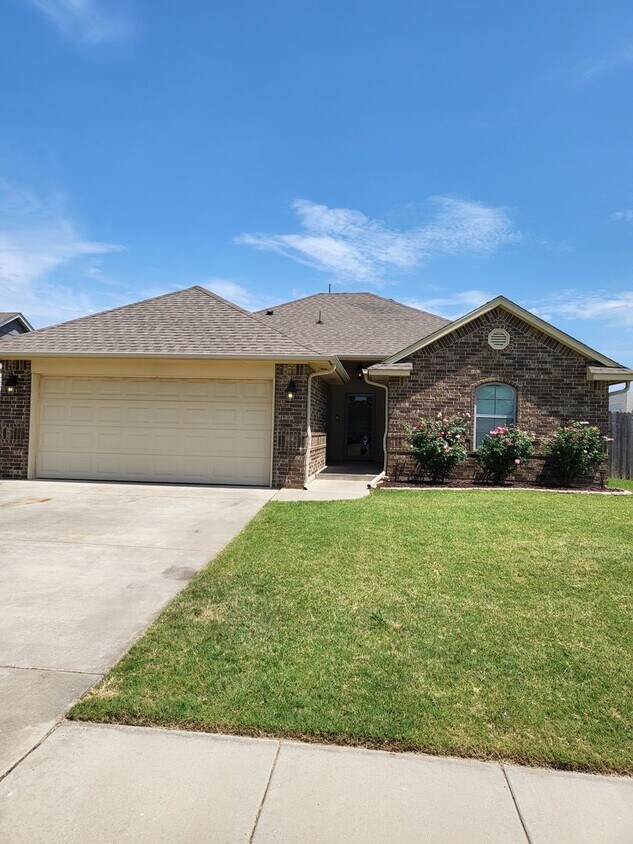 Primary Photo - (3) Bed/(2) Bath in Moore Avail NOW!