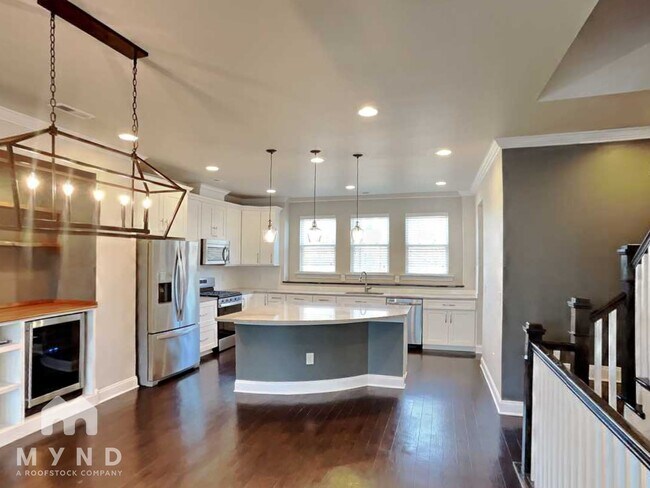 Foto del edificio - 3322 Bending Birch Pl