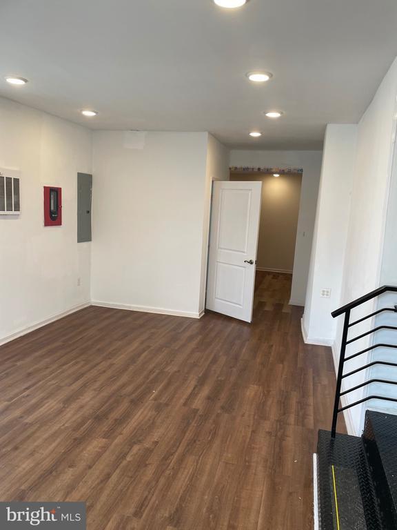 Foto del edificio - 5229 Westminster Ave