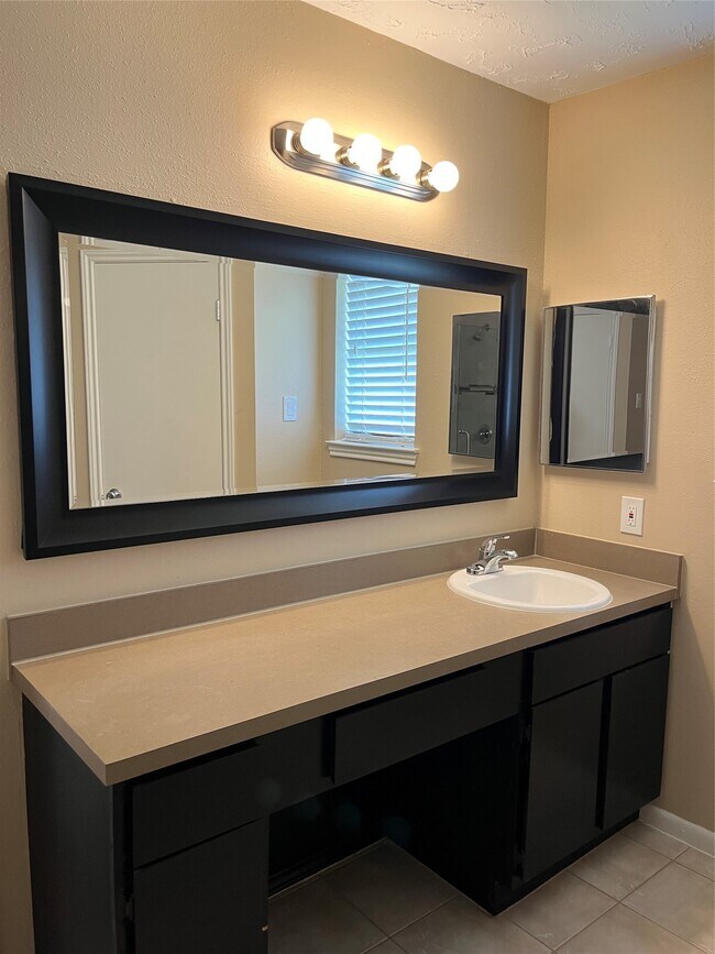 Foto del edificio - 8415 Blacksmith Dr