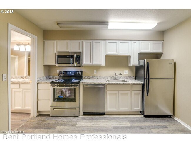Building Photo - 1 br, 1 bath House - 10345 NE Clackamas St...