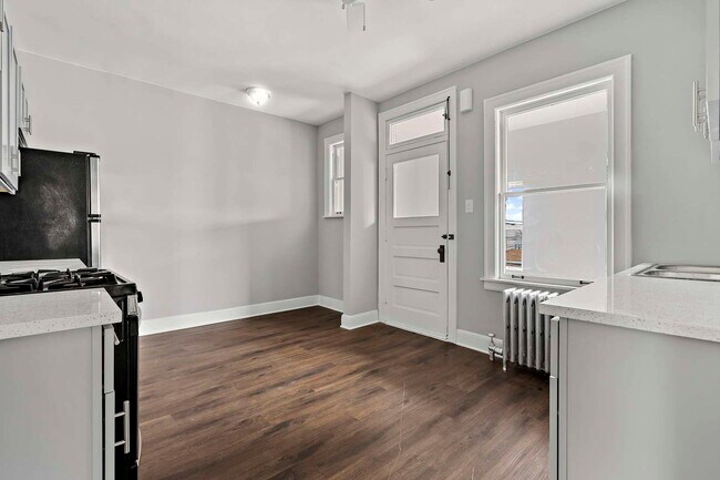 Building Photo - 5101 W Wrightwood Ave