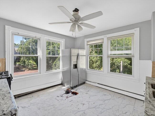 Foto del edificio - 195 Laurel Hill Ave