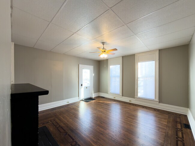 Sala de estar - 337 E 15th St