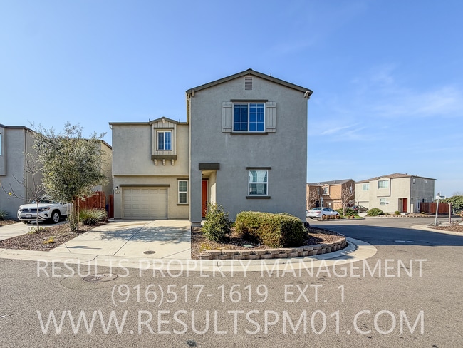 Building Photo - Stunning 4 Bedroom Home in Winding Meadow Village