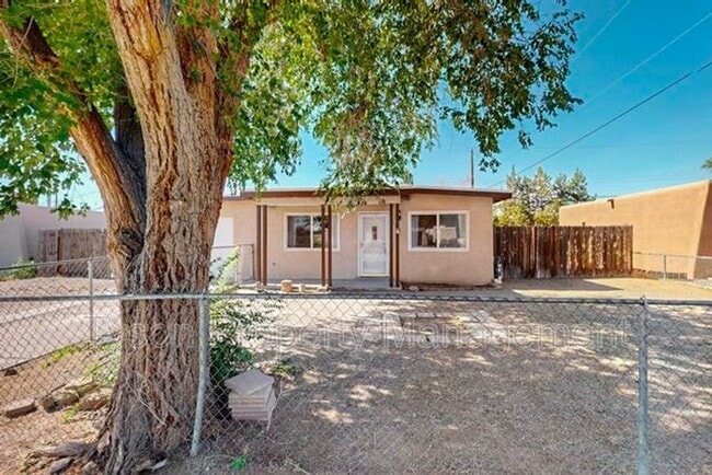 Building Photo - 5932 Avenida La Barranca NW