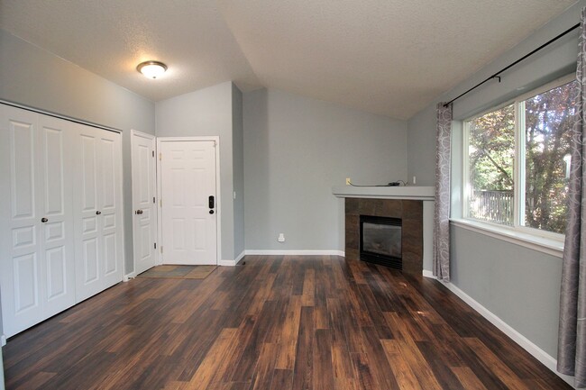Building Photo - 12018 SE Bush St