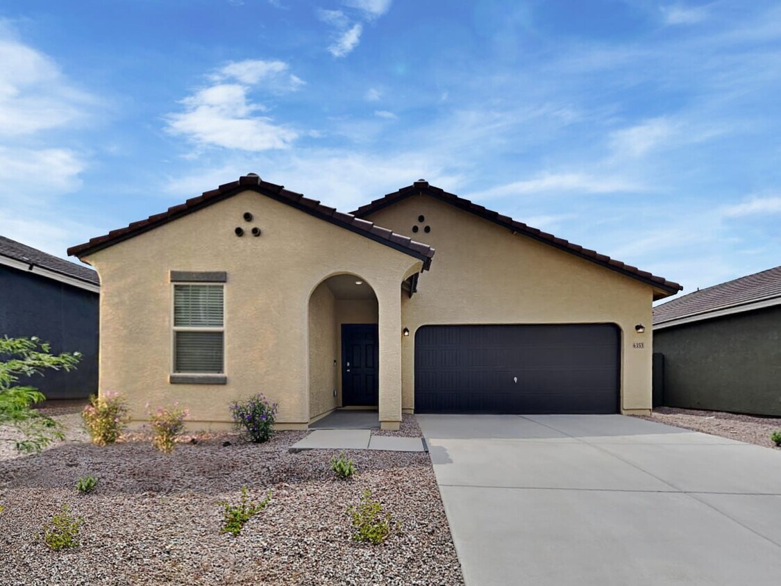 Primary Photo - 6353 W Latona Rd