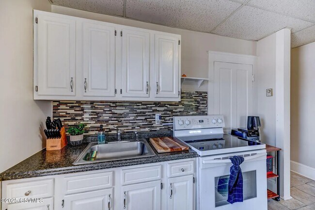 Foto del edificio - 142 E 5th St