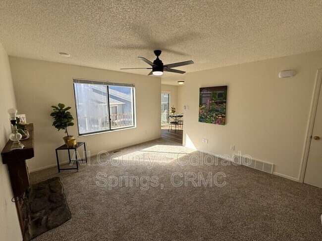 Foto del edificio - 2713 Hearthwood Ln