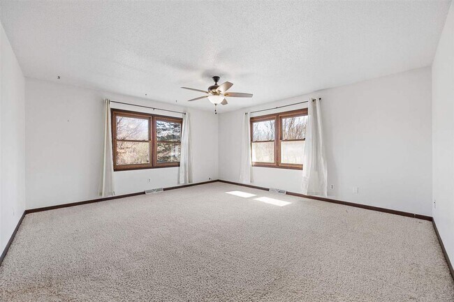 Foto del edificio - 1564 Prairie du Chien Rd