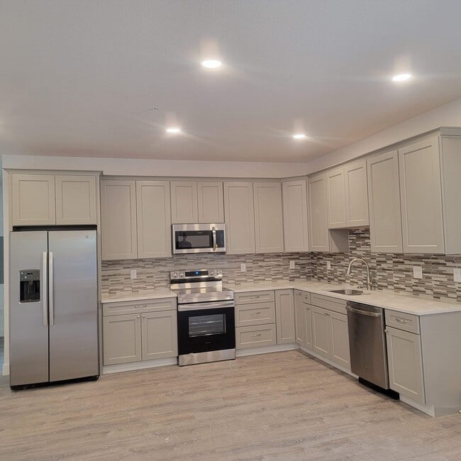 Building Photo - 2525 W 65th Pl