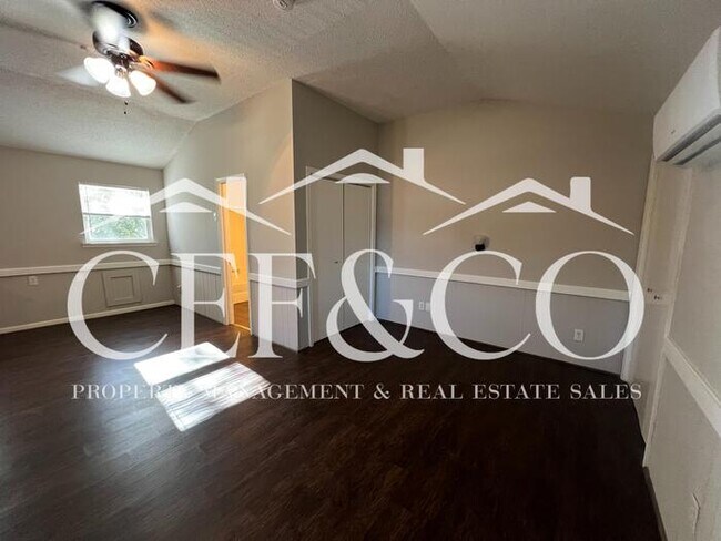 Foto del edificio - Upstairs Studio apartment available in Spa...