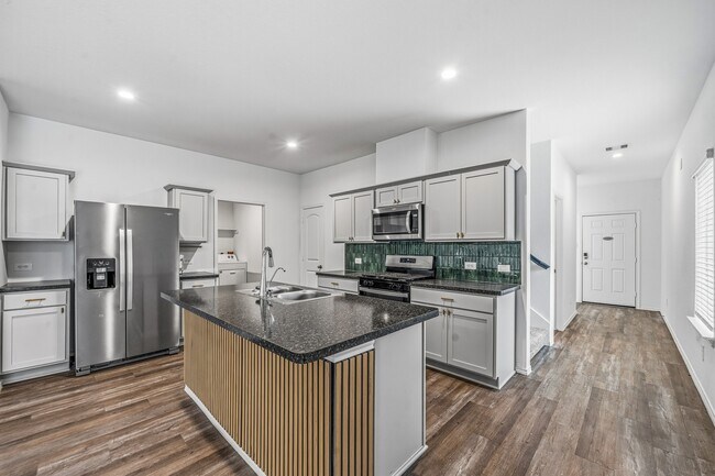 Foto del edificio - 24122 Juniper Hts Dr