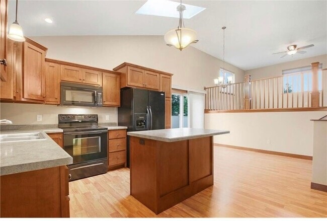 Building Photo - 2415 Lake Ct