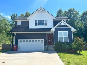 Building Photo - 516 Woodtrace Dr