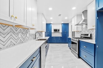 Building Photo - 5017 Oak Ct