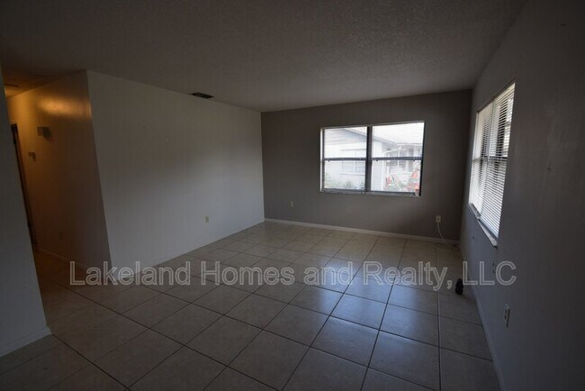 Foto del edificio - 6056 Hilltop Ln W