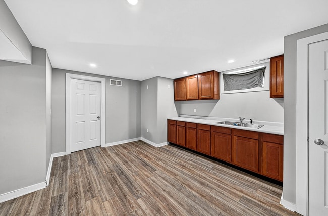 Building Photo - 1303 Sorin St