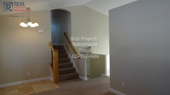 Building Photo - 5 Bedroom 3 Bathroom Home