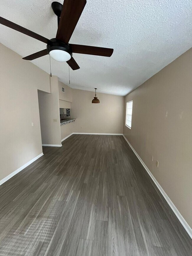Foto del edificio - 1932-1938 Crystal Grove Dr, Lakeland, FL 33801-8033