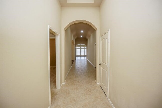 Building Photo - 2910 Fair Chase Dr