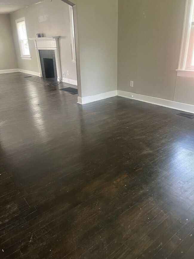 Building Photo - Your New Home Awaits!