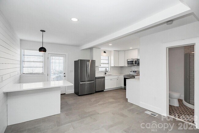 Foto del edificio - 3121 Kirkland Ave