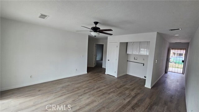 Foto del edificio - 5683 Wagonwheel Rd