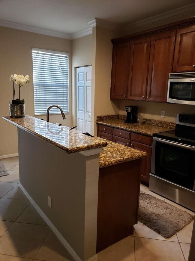 Foto del edificio - 123 E Royal Palm Cir