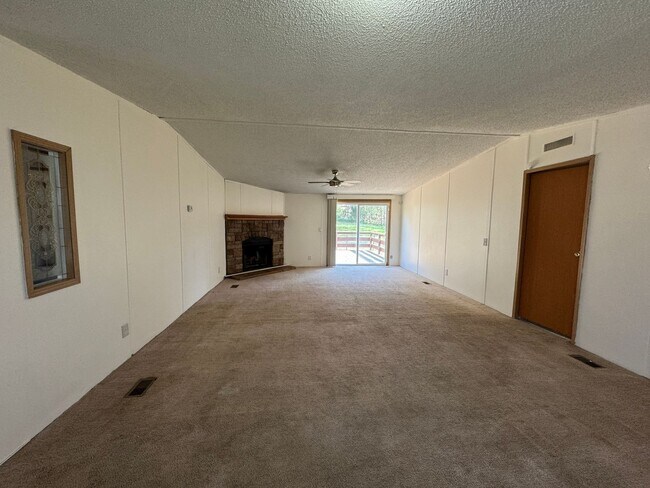 Foto del edificio - AVAILABLE TO SHOW!