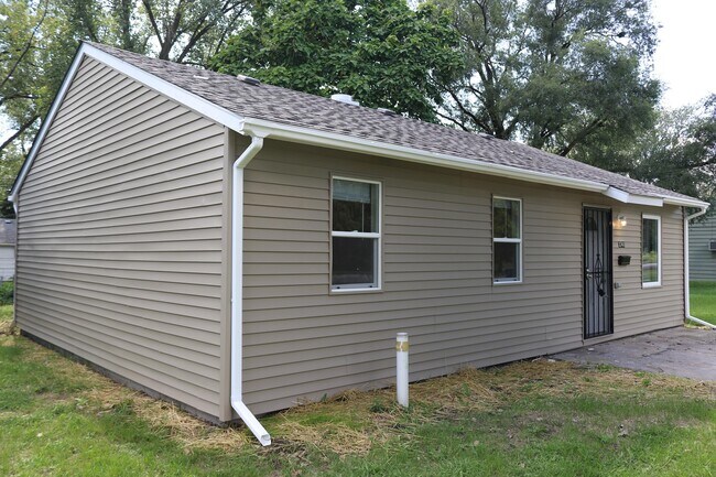 Foto del edificio - Ranch Home with Separate Dining Room