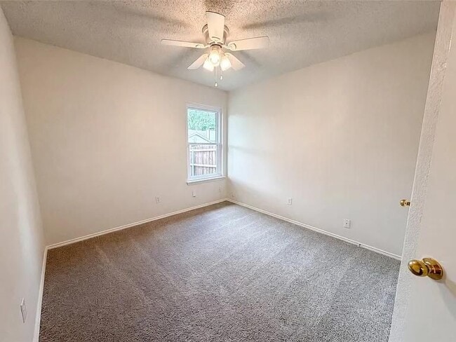 Foto del edificio - 10304 Pondwood Dr