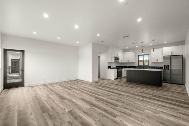 Building Photo - 1920-1922 S Sherbourne Dr