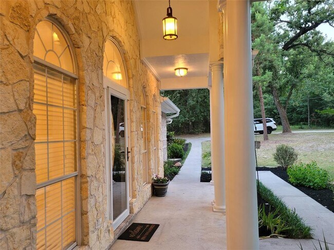 Building Photo - 2626 Blue Lake Dr