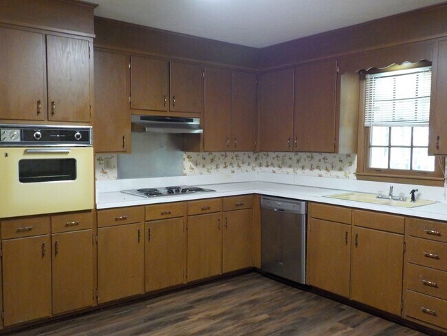 Building Photo - 137 Greer Ln