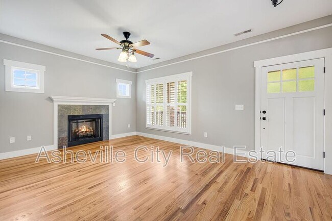 Foto del edificio - 102 Estelle Park Dr