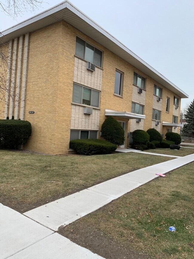 Building Photo - 3049 N Harlem Ave